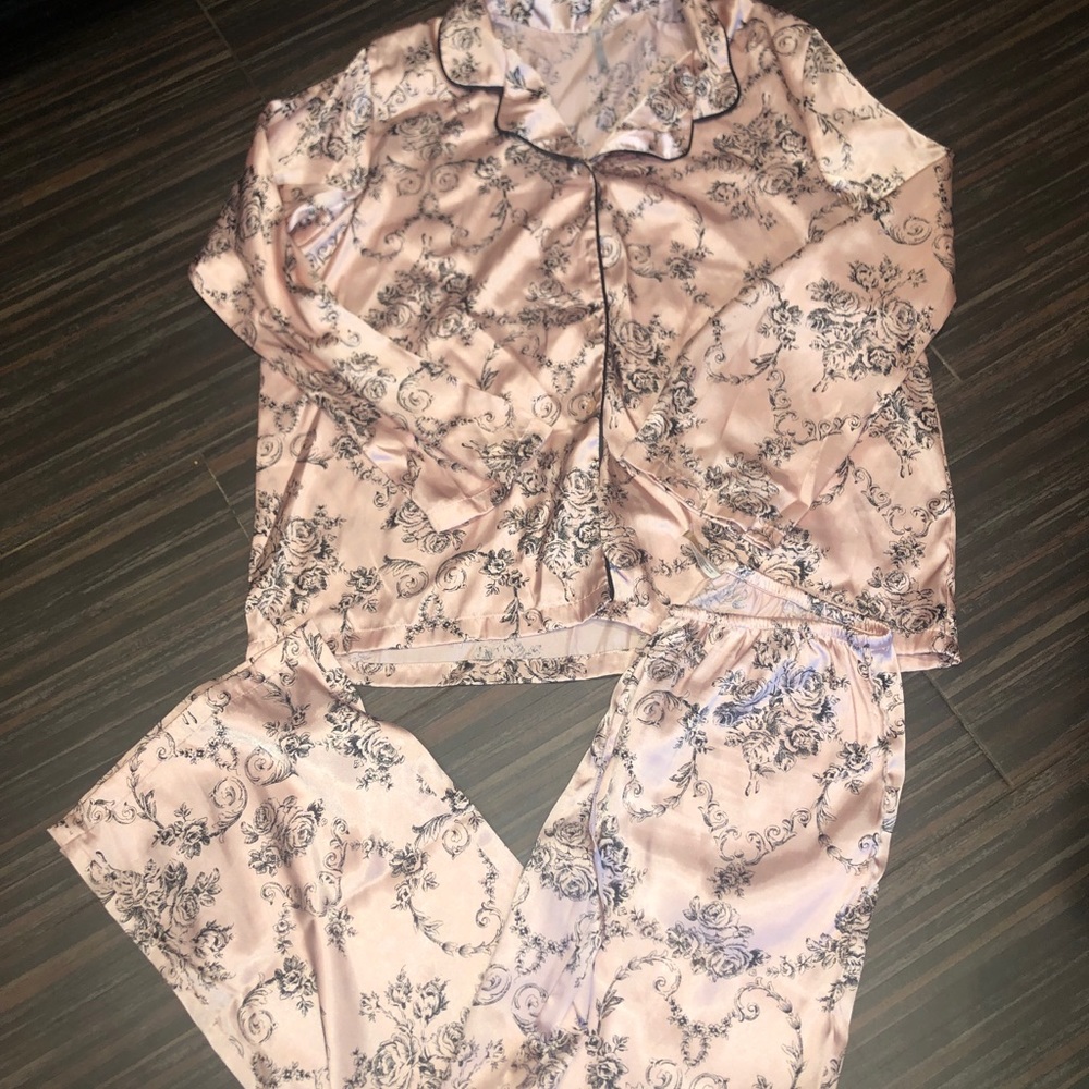 Silky rose print matching pajama set